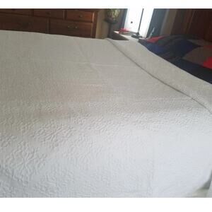 Southern Living Matelasse white cotton coverlet KING 92" X 96" blanket portugal